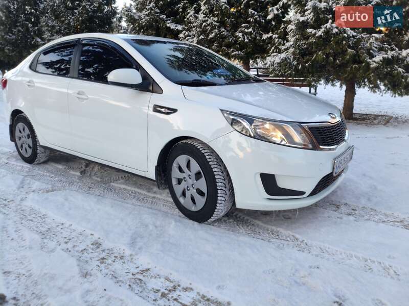 Седан Kia Rio 2013 в Калиновке
