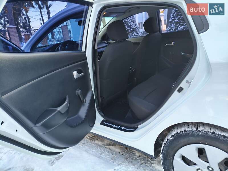 Седан Kia Rio 2013 в Калиновке