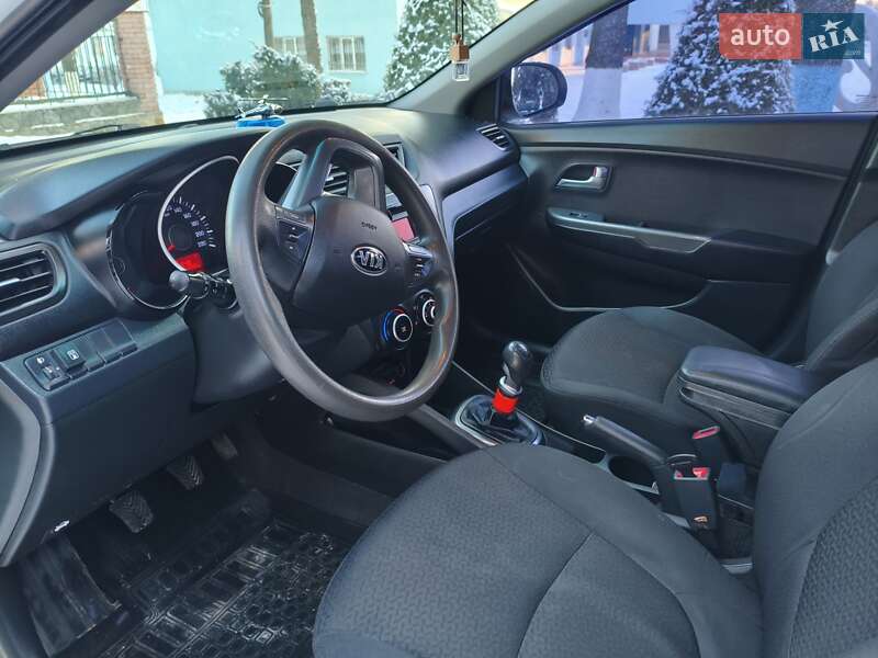 Седан Kia Rio 2013 в Калиновке