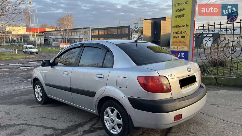 Седан Kia Rio 2006 в Николаеве