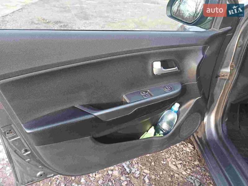 Седан Kia Rio 2013 в Полтаве
