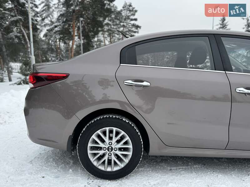 Седан Kia Rio 2017 в Киеве