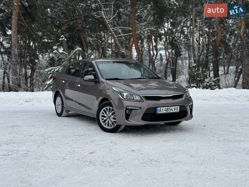 Седан Kia Rio 2017 в Киеве