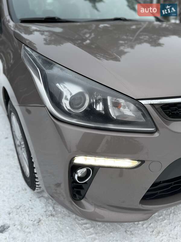 Седан Kia Rio 2017 в Киеве