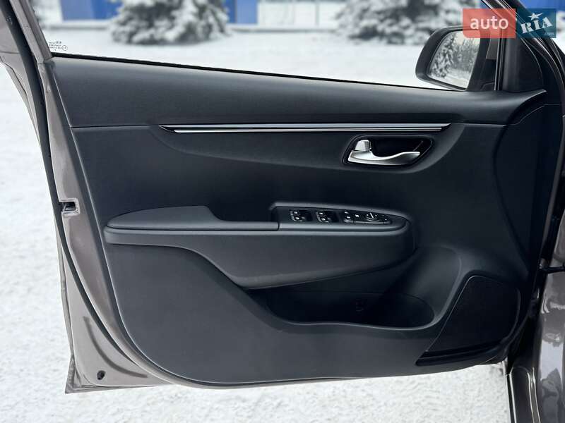 Седан Kia Rio 2017 в Киеве