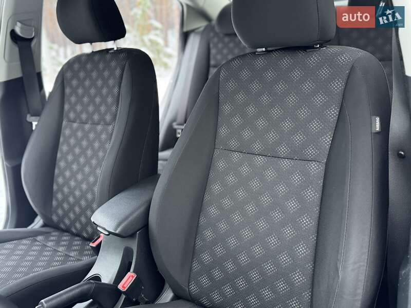 Седан Kia Rio 2017 в Киеве