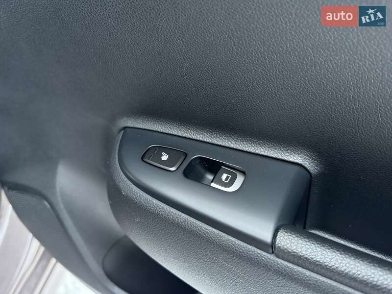 Седан Kia Rio 2017 в Киеве