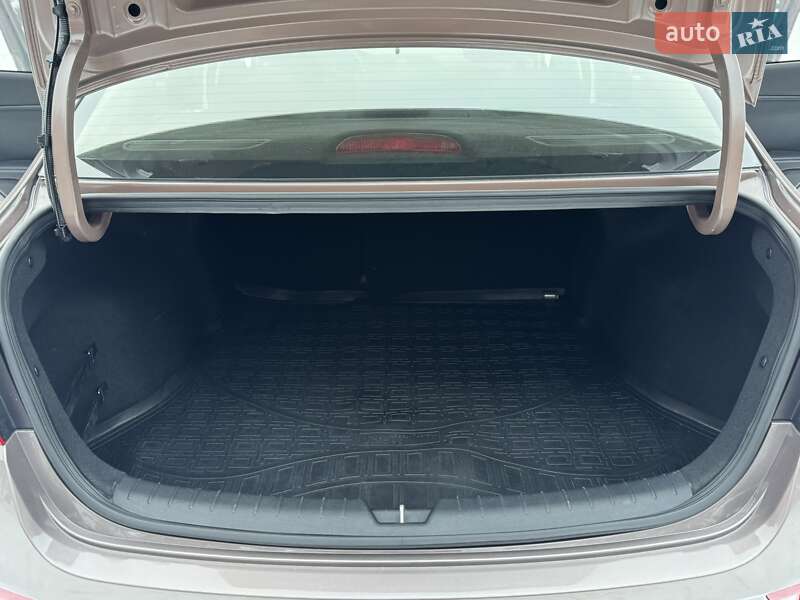 Седан Kia Rio 2017 в Киеве