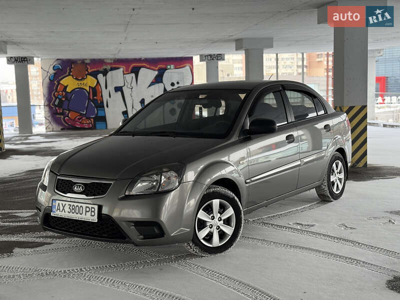 Седан Kia Rio 2010 в Харькове
