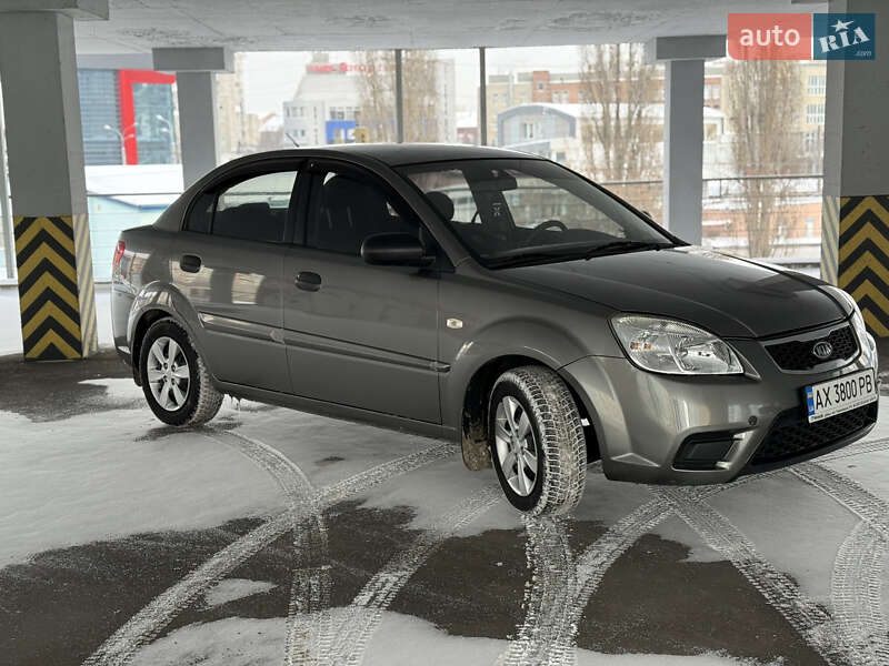 Седан Kia Rio 2010 в Харькове