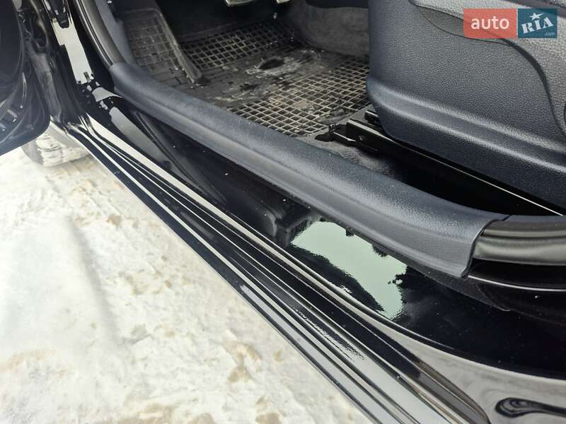 Седан Kia Rio 2015 в Киеве