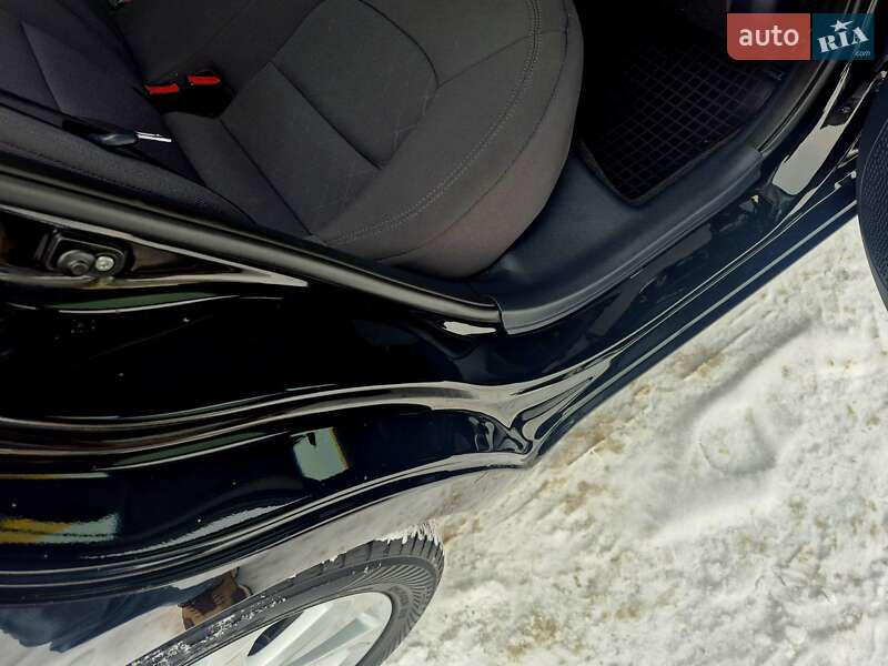 Седан Kia Rio 2015 в Киеве