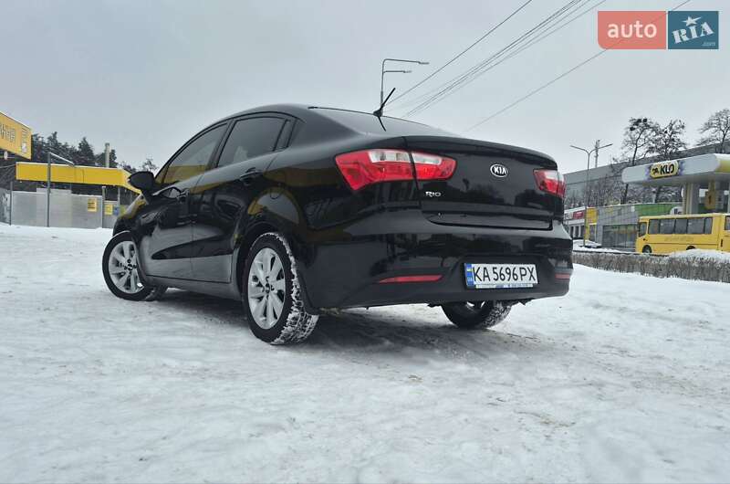 Седан Kia Rio 2015 в Киеве