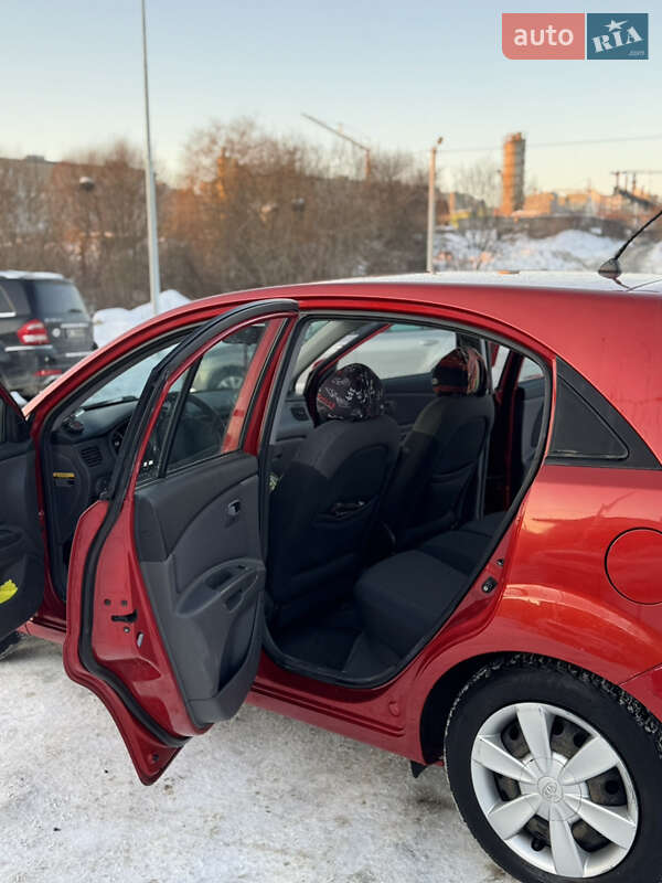 Хэтчбек Kia Rio 2005 в Львове