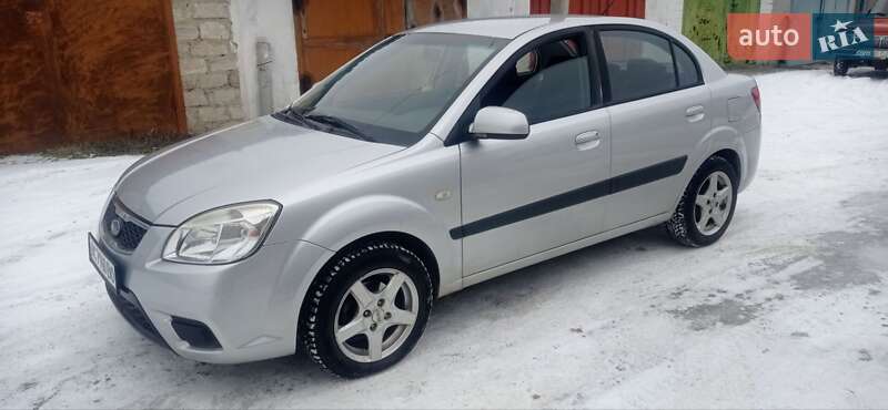 Седан Kia Rio 2011 в Подольске
