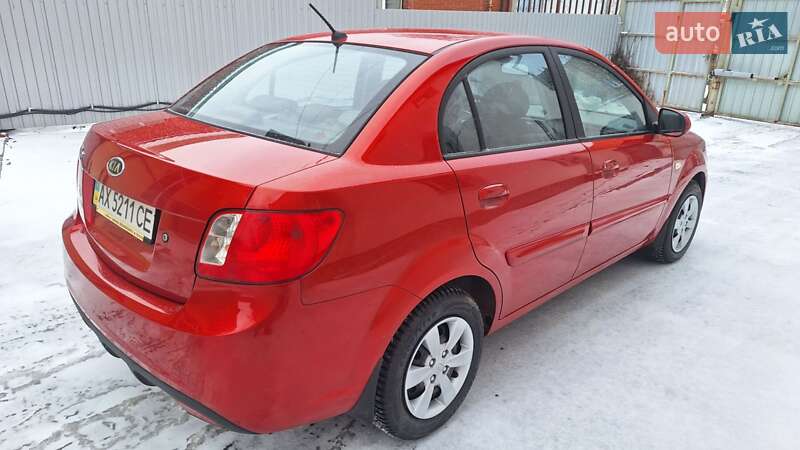 Седан Kia Rio 2010 в Полтаве