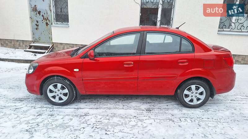 Седан Kia Rio 2010 в Полтаве