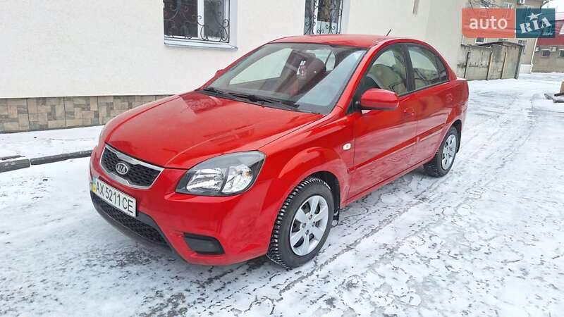 Седан Kia Rio 2010 в Полтаве