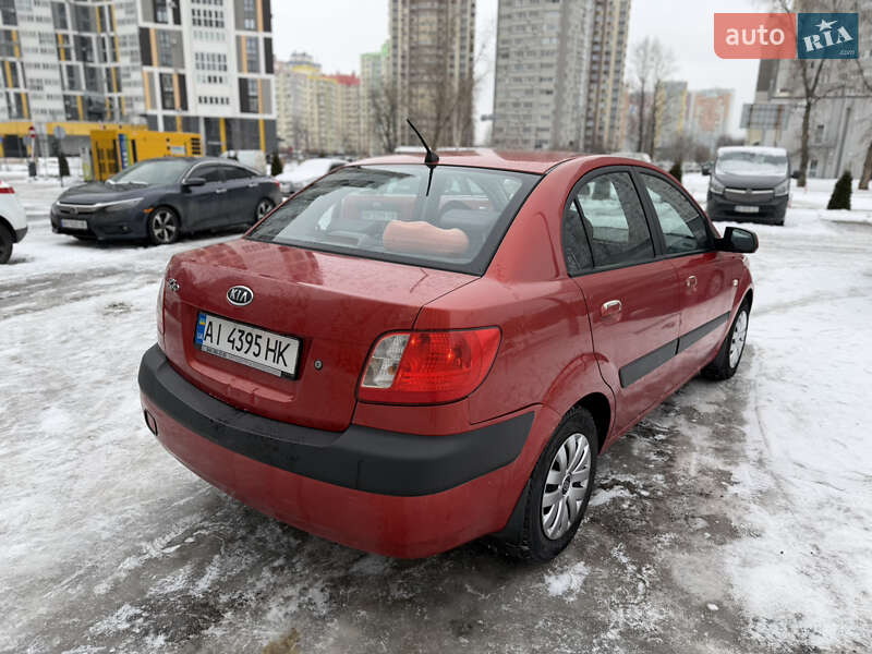 Седан Kia Rio 2005 в Киеве