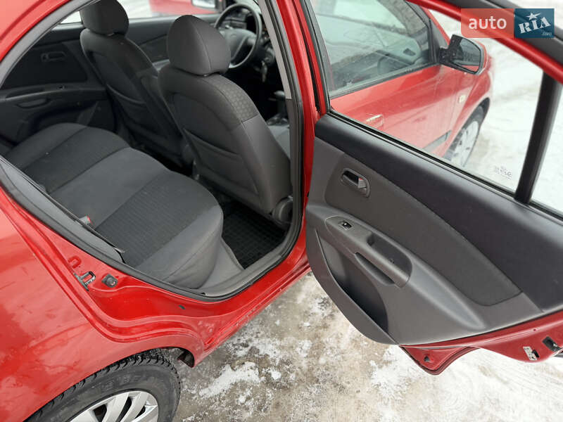 Седан Kia Rio 2005 в Киеве