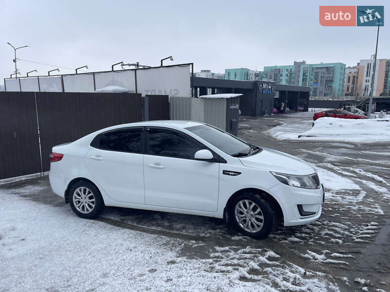 Седан Kia Rio 2013 в Киеве