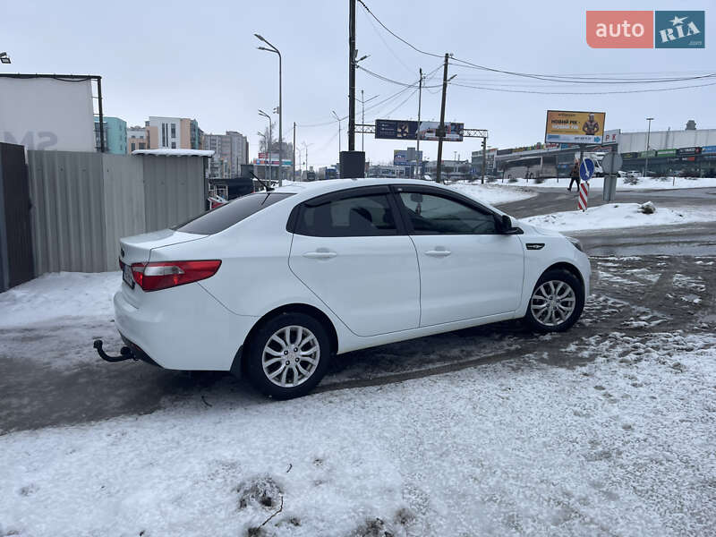 Седан Kia Rio 2013 в Киеве