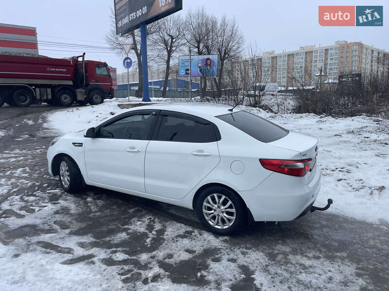 Седан Kia Rio 2013 в Киеве