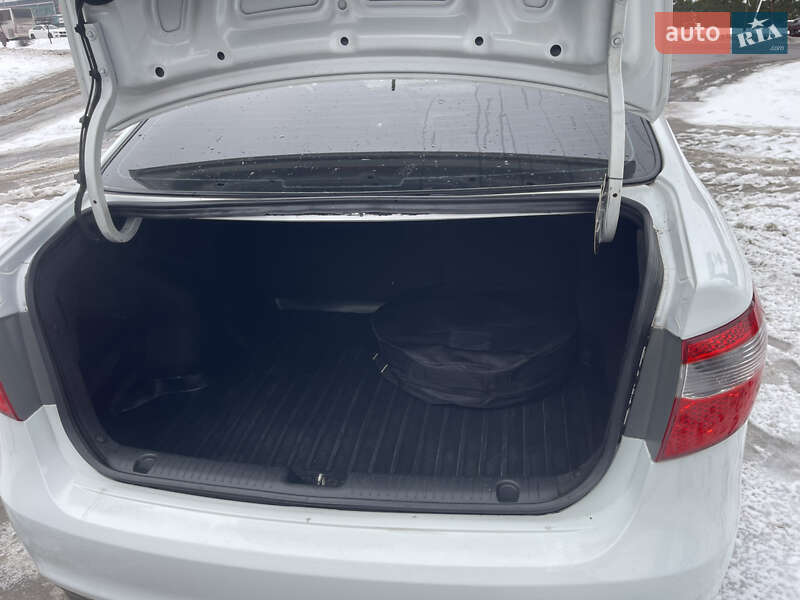 Седан Kia Rio 2013 в Киеве