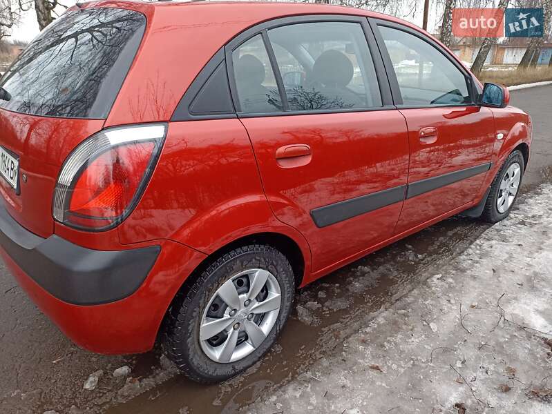 Хэтчбек Kia Rio 2008 в Лубнах