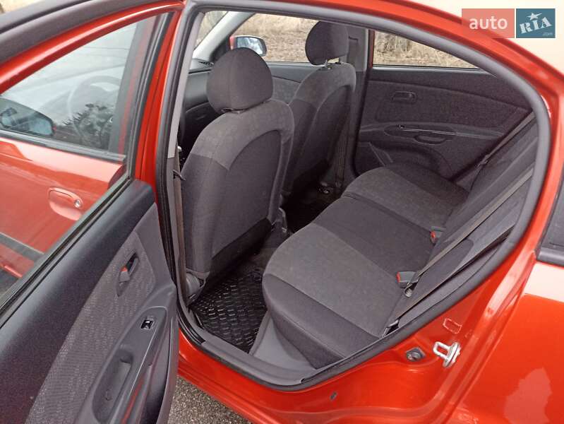 Хэтчбек Kia Rio 2008 в Лубнах