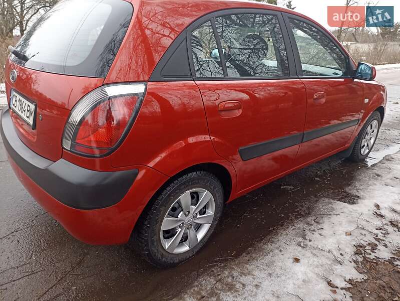 Хэтчбек Kia Rio 2008 в Лубнах