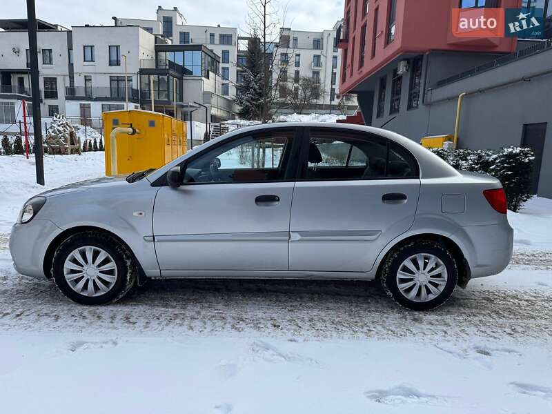 Седан Kia Rio 2011 в Львові