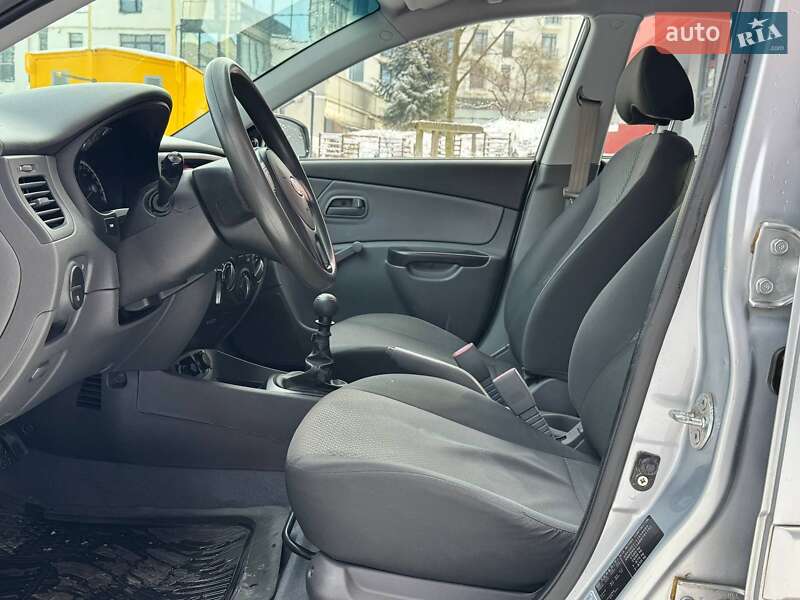 Седан Kia Rio 2011 в Львові