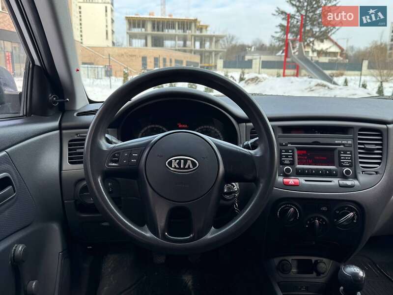 Седан Kia Rio 2011 в Львові