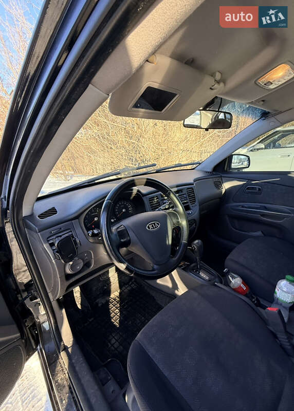 Хэтчбек Kia Rio 2008 в Киеве