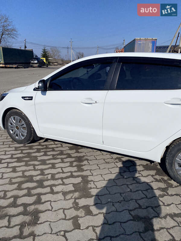 Хэтчбек Kia Rio 2012 в Городке