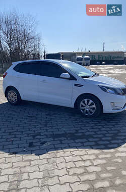 Хэтчбек Kia Rio 2012 в Городке