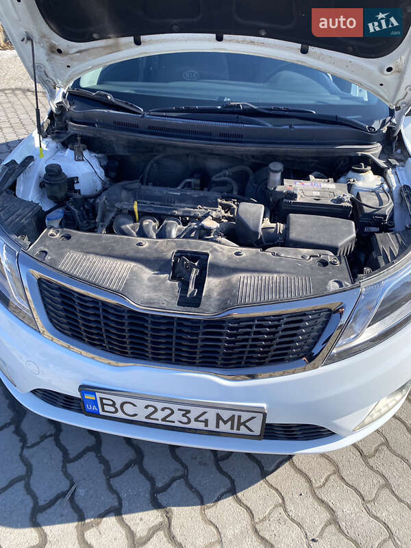 Хэтчбек Kia Rio 2012 в Городке