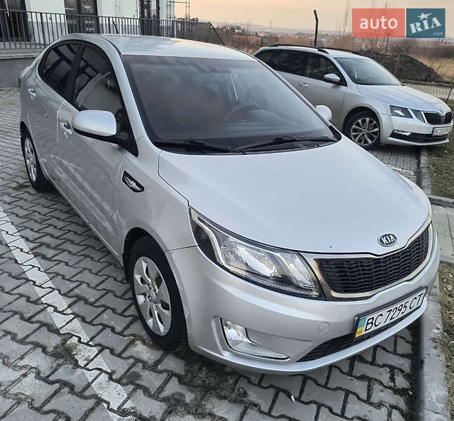 Седан Kia Rio 2012 в Винниках