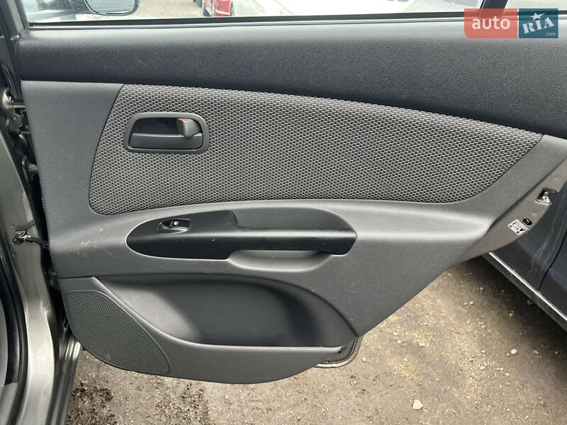 Хетчбек Kia Rio 2010 в Києві