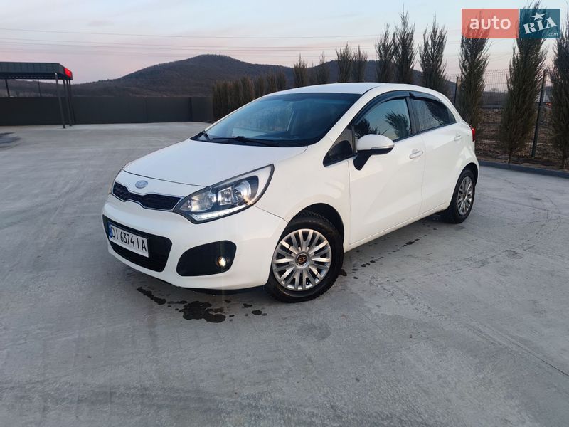 Хетчбек Kia Rio 2013 в Ужгороді