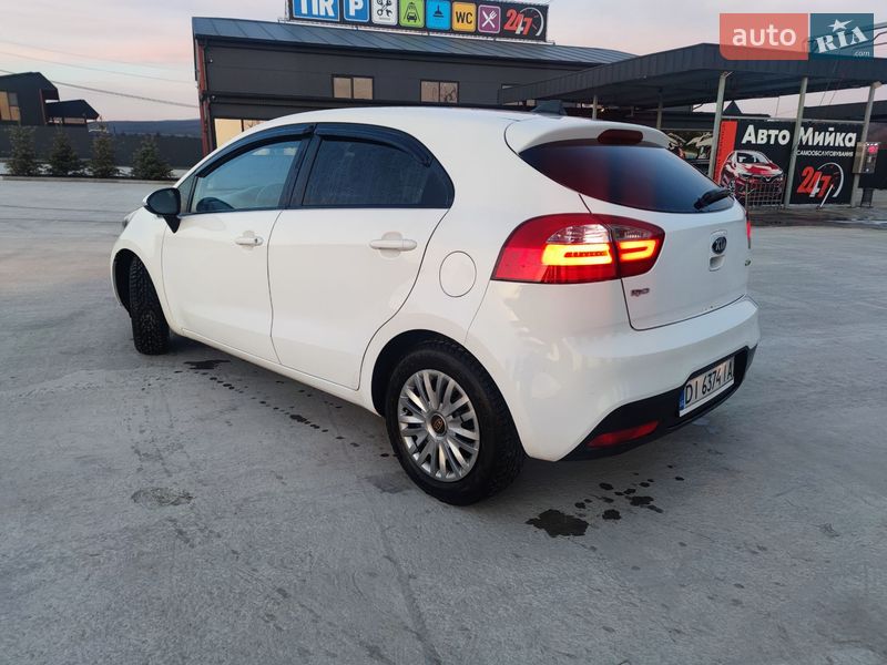 Хетчбек Kia Rio 2013 в Ужгороді