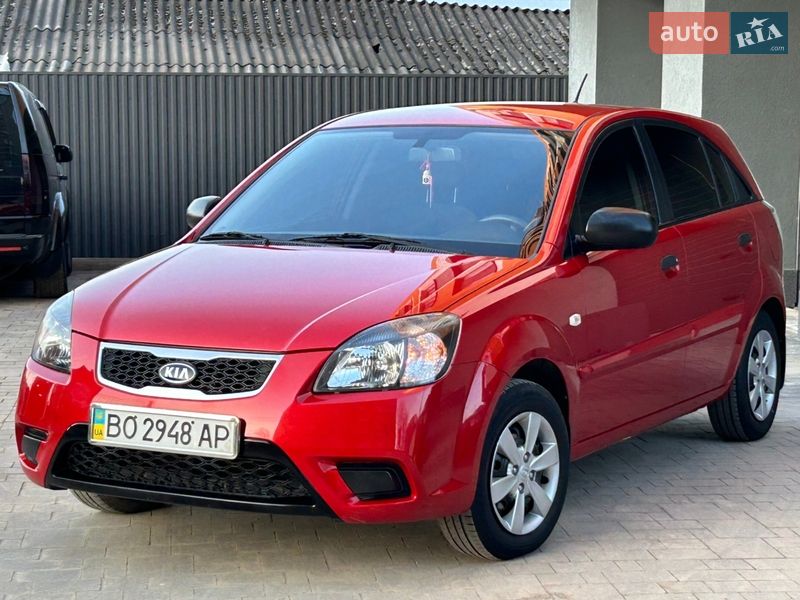 Хэтчбек Kia Rio 2010 в Ивано-Франковске