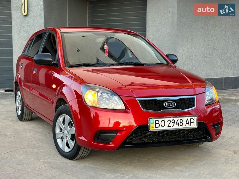 Хэтчбек Kia Rio 2010 в Ивано-Франковске