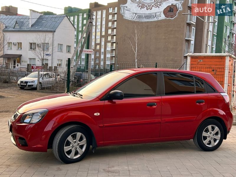Хэтчбек Kia Rio 2010 в Ивано-Франковске