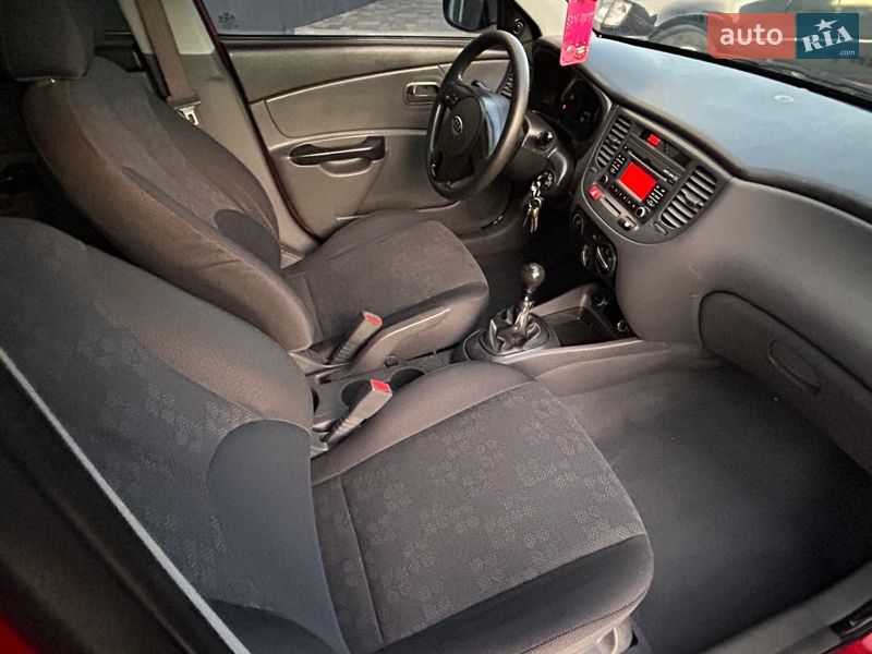 Хэтчбек Kia Rio 2010 в Ивано-Франковске