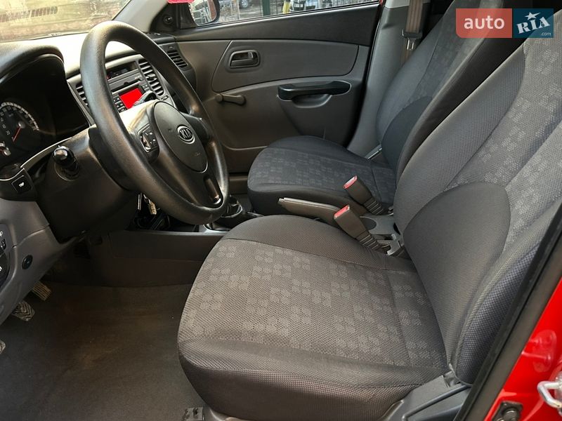 Хэтчбек Kia Rio 2010 в Ивано-Франковске