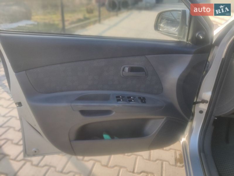 Хэтчбек Kia Rio 2006 в Тернополе