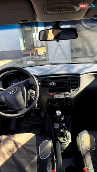 Седан Kia Rio 2007 в Кривом Роге