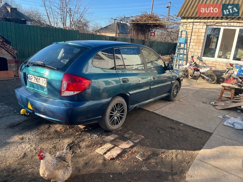 Универсал Kia Rio 2004 в Знаменке